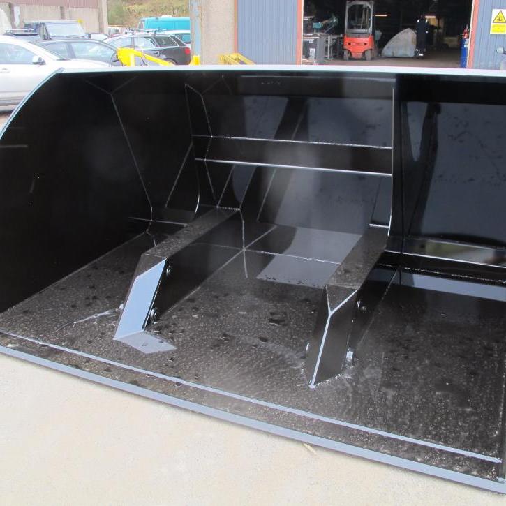 9' 4.5 cubic metre Hi-Tip Grain Bucket with recessed under carriage and Manitou fittings.